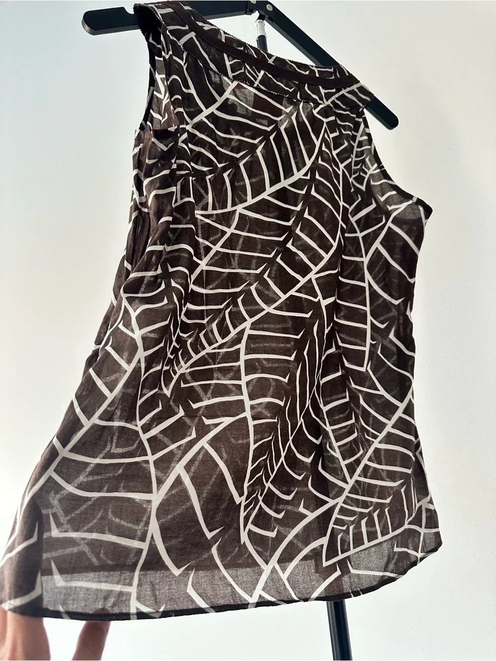 Tory Burch Size 8 Brown Ivory Leaf Print Cotton Sleeveless Blouse Top